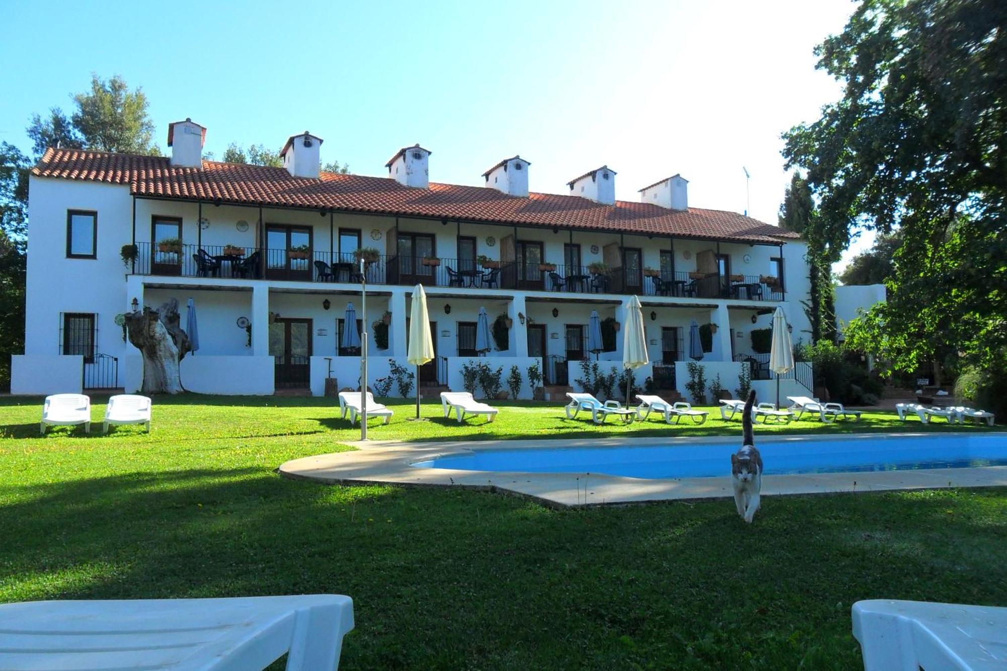 Hotel Apartamento Rural Finca La Media Legua Aracena Exterior photo