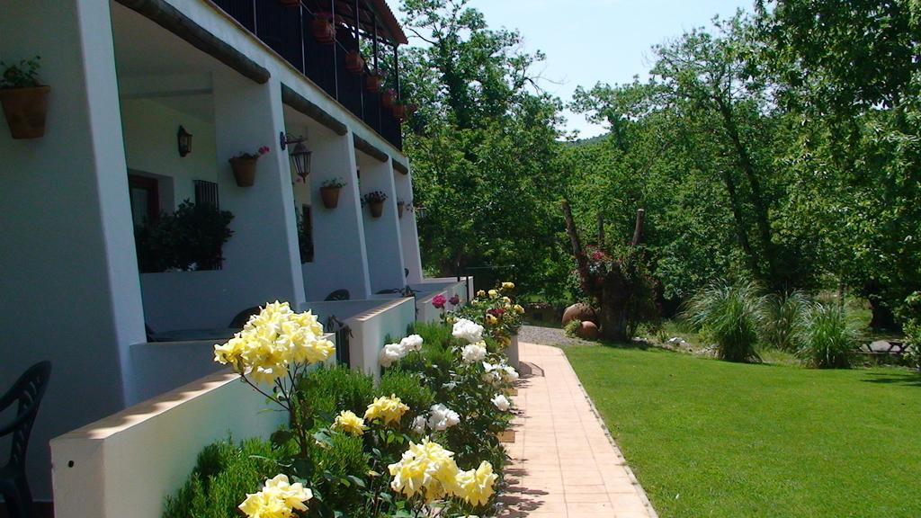 Hotel Apartamento Rural Finca La Media Legua Aracena Exterior photo